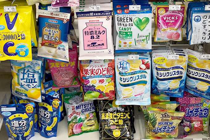 コンビニのキャンディ売り場